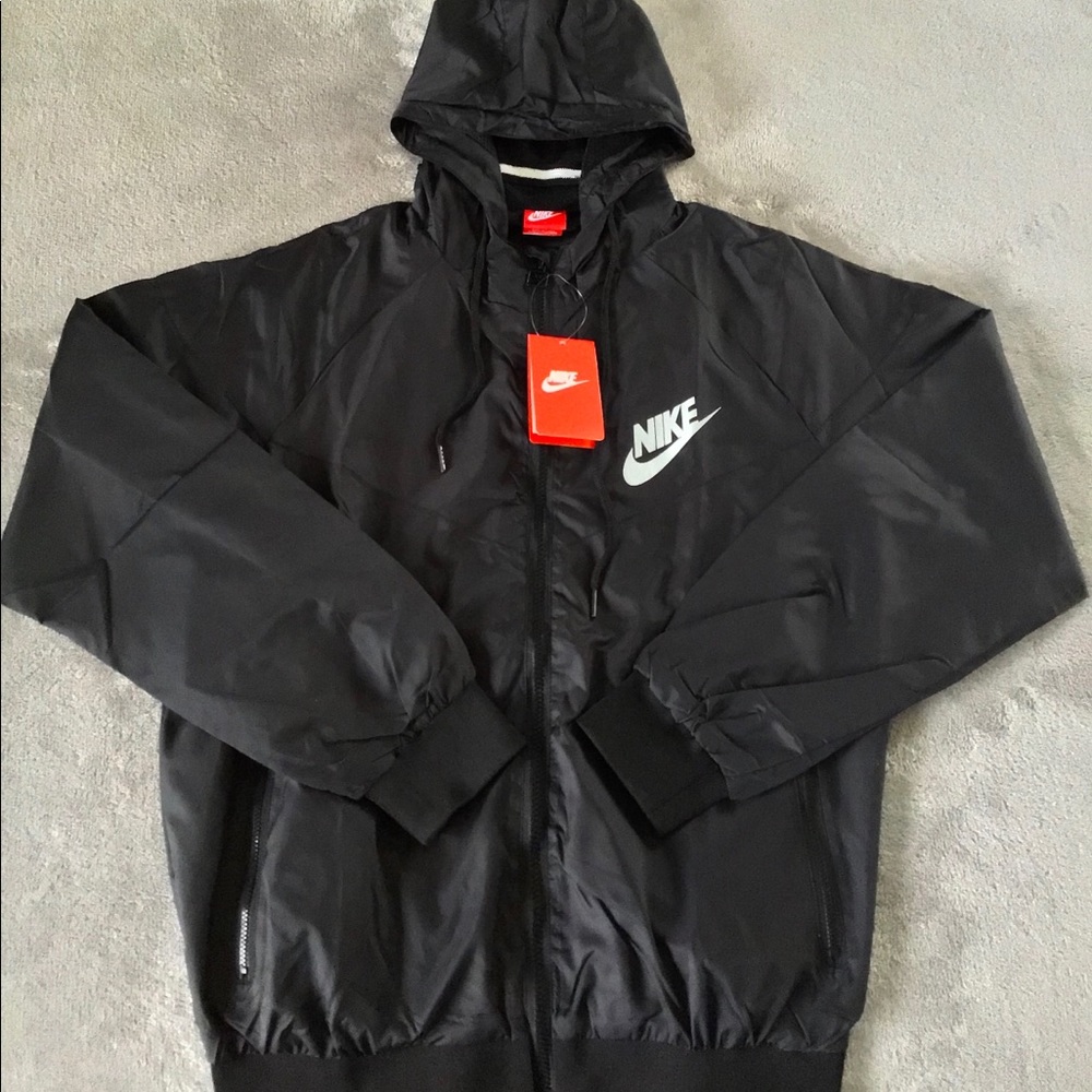 Hot new Women’s Size XL Nike windrunner athletic sports jacket